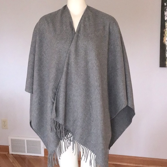 Forth & Towne Accessories - Forth & Town Gray Fringed Shawl